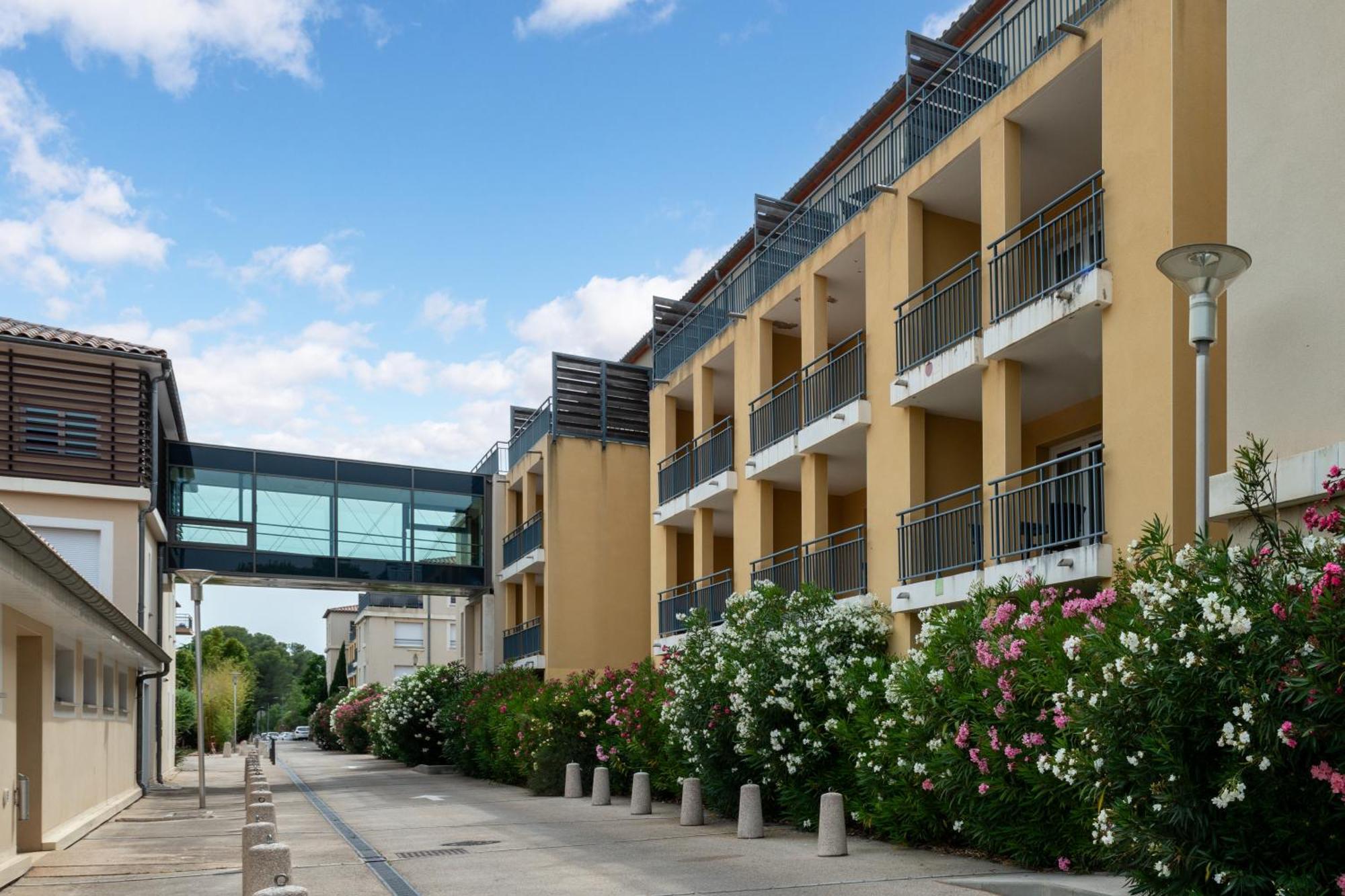 Zenitude Hotel La Valadiere, Ascend Hotel Collection Juvignac Bagian luar foto