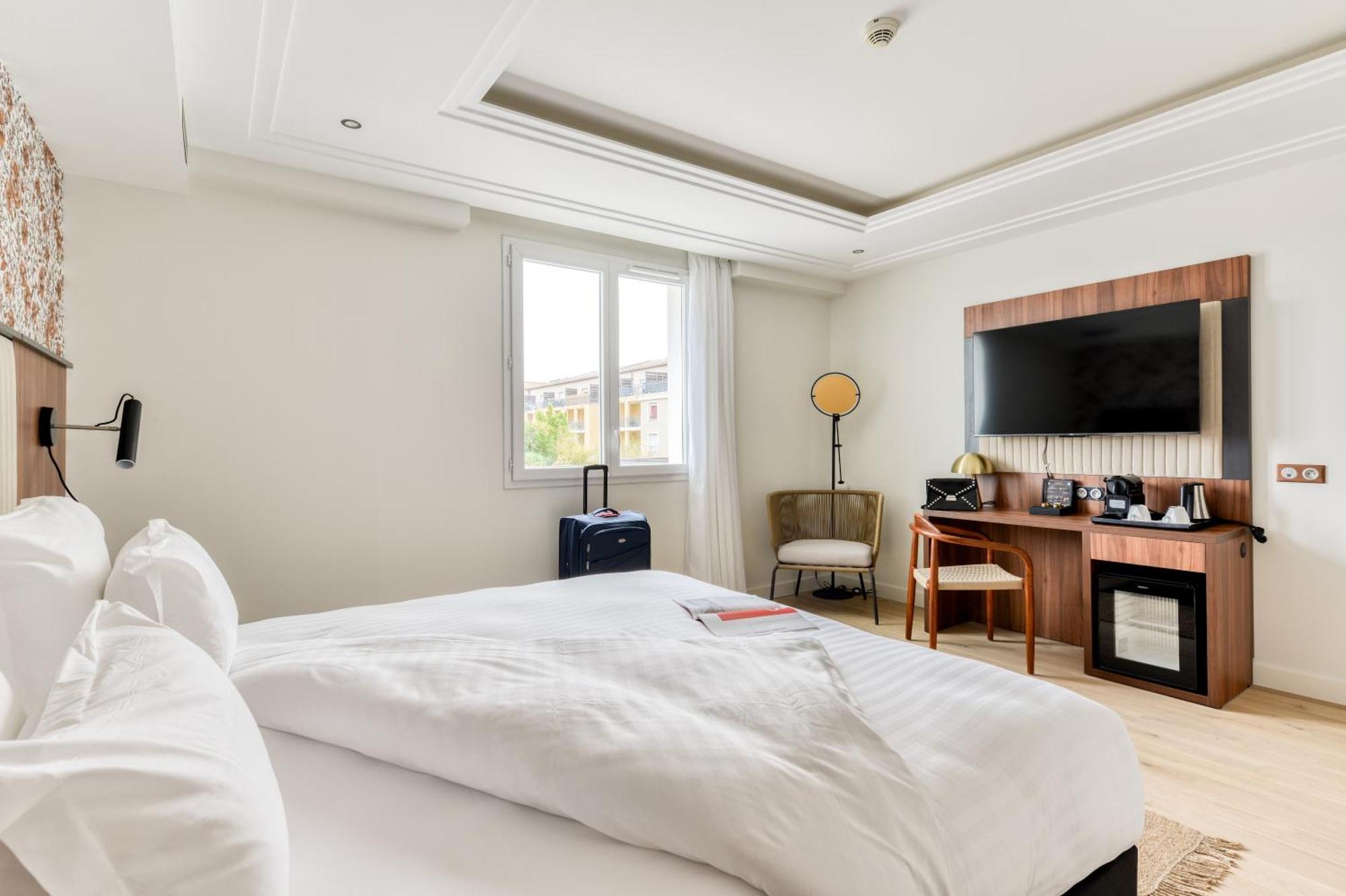 Zenitude Hotel La Valadiere, Ascend Hotel Collection Juvignac Bagian luar foto