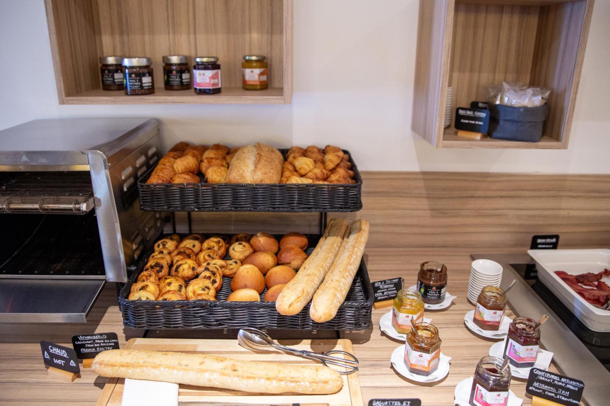 Zenitude Hotel La Valadiere, Ascend Hotel Collection Juvignac Bagian luar foto