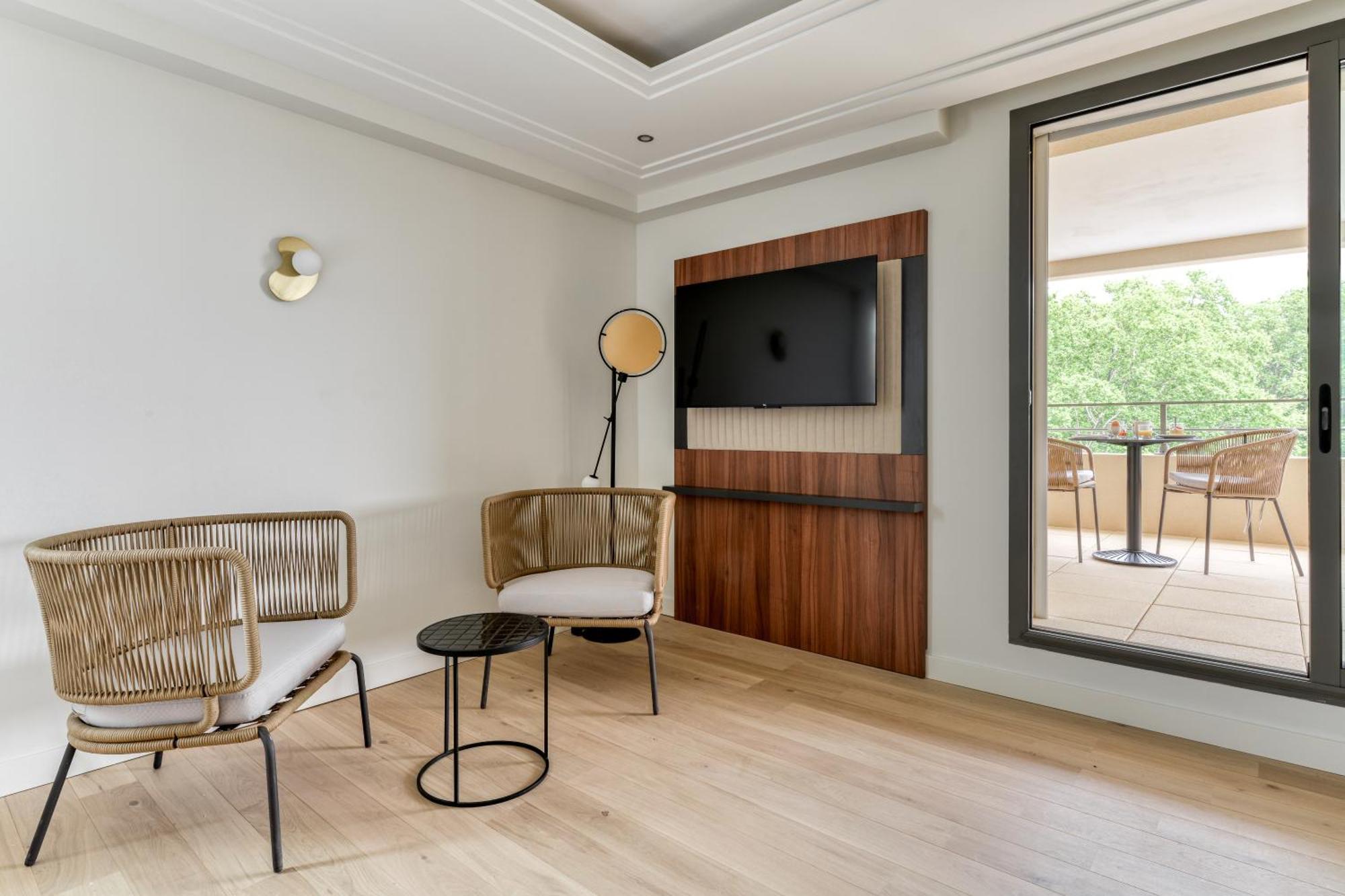 Zenitude Hotel La Valadiere, Ascend Hotel Collection Juvignac Bagian luar foto