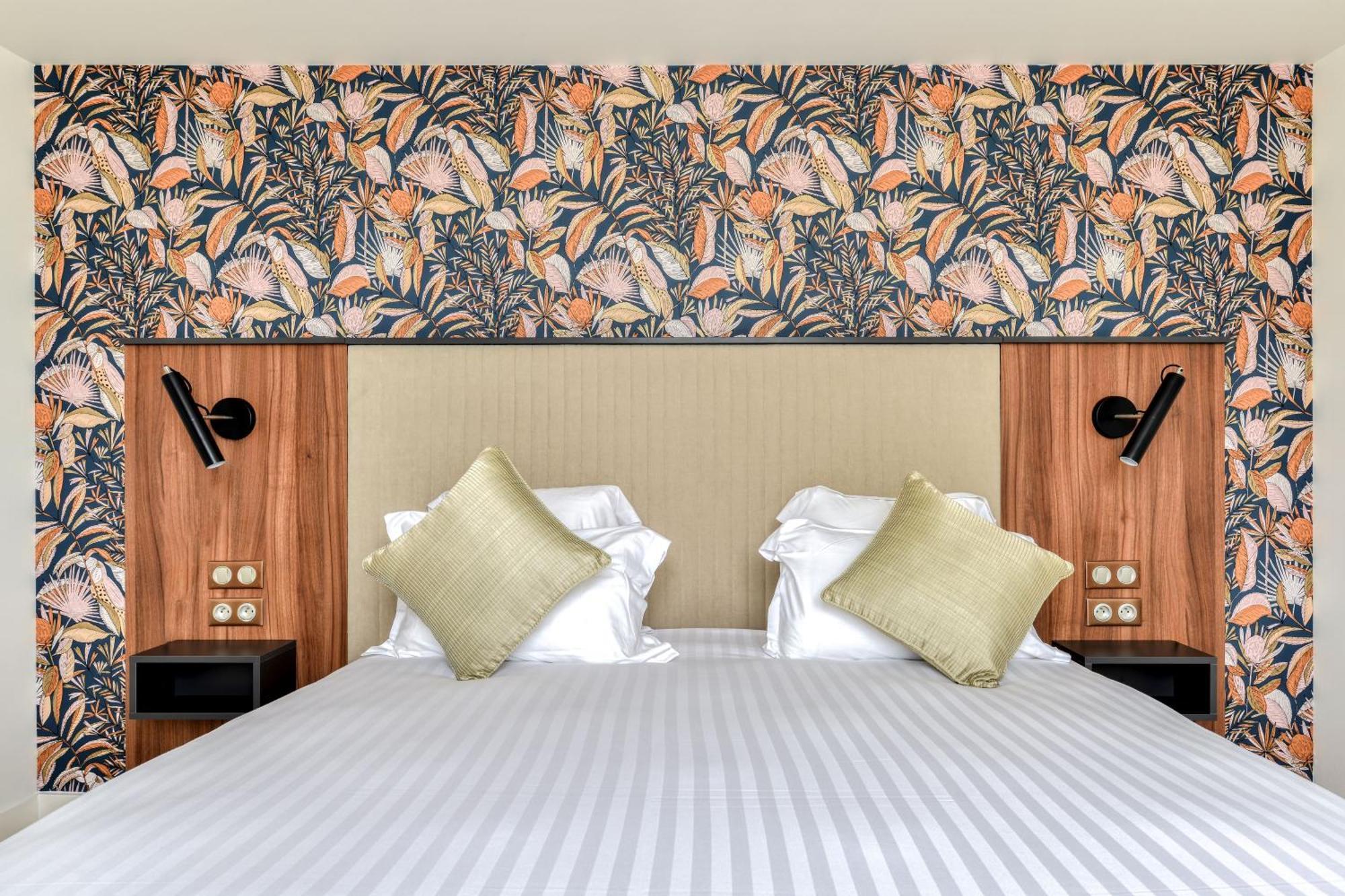 Zenitude Hotel La Valadiere, Ascend Hotel Collection Juvignac Bagian luar foto