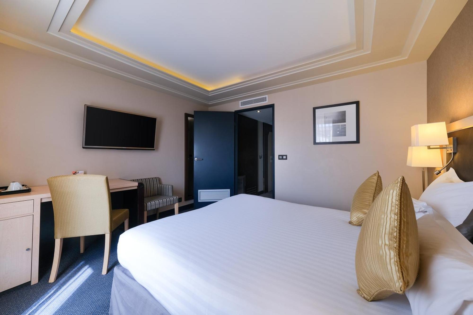 Zenitude Hotel La Valadiere, Ascend Hotel Collection Juvignac Bagian luar foto