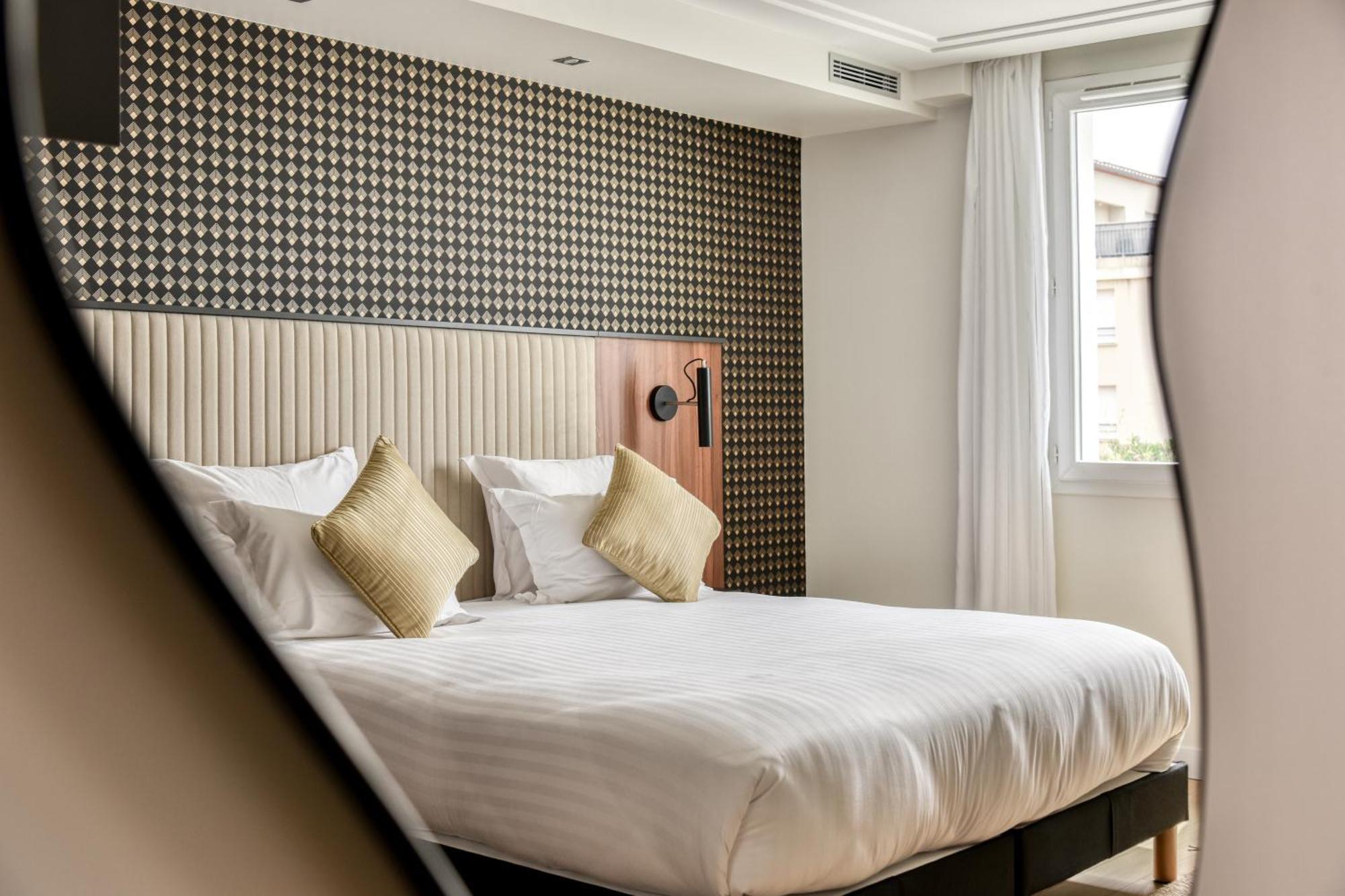 Zenitude Hotel La Valadiere, Ascend Hotel Collection Juvignac Bagian luar foto