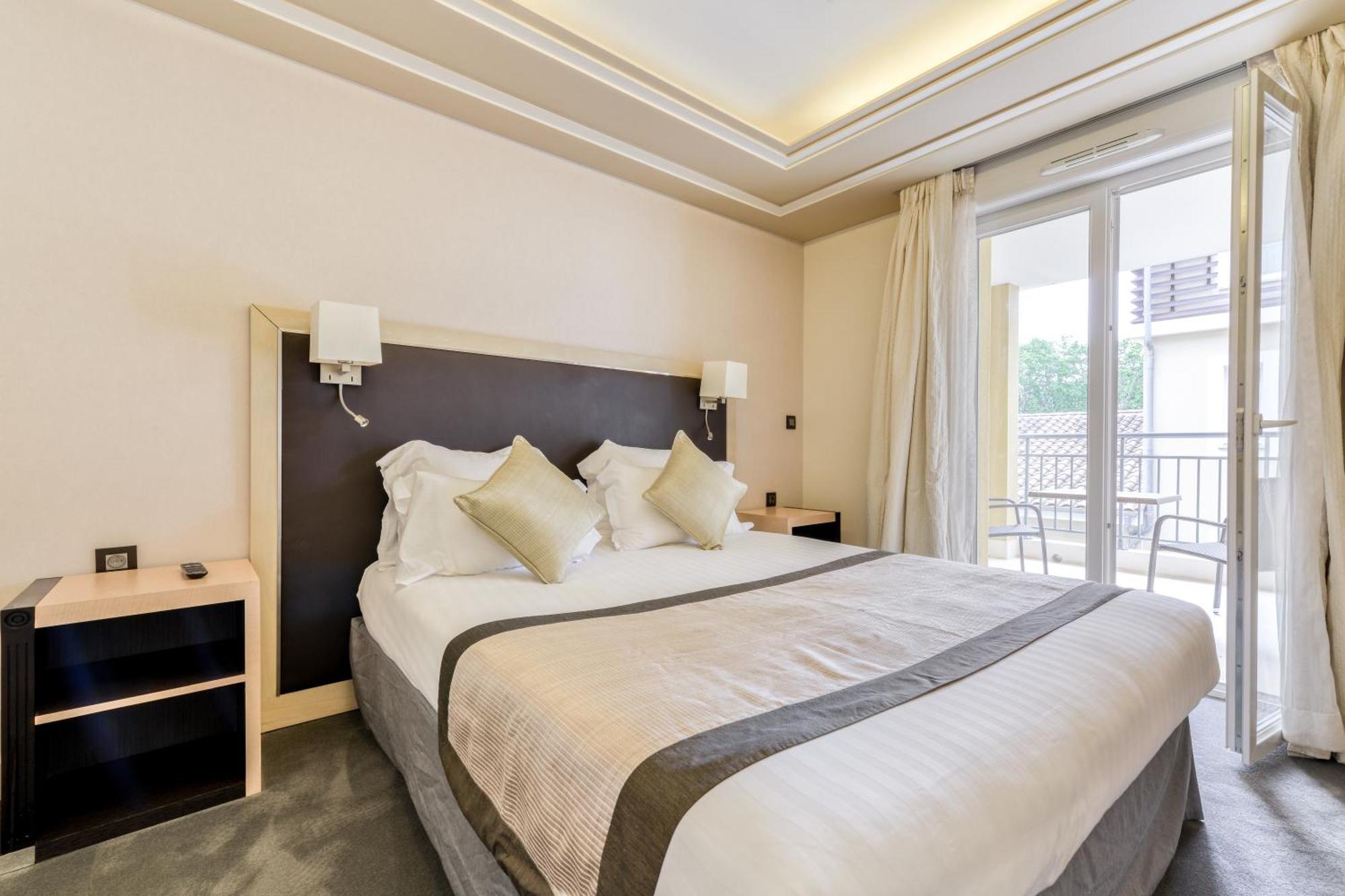 Zenitude Hotel La Valadiere, Ascend Hotel Collection Juvignac Bagian luar foto
