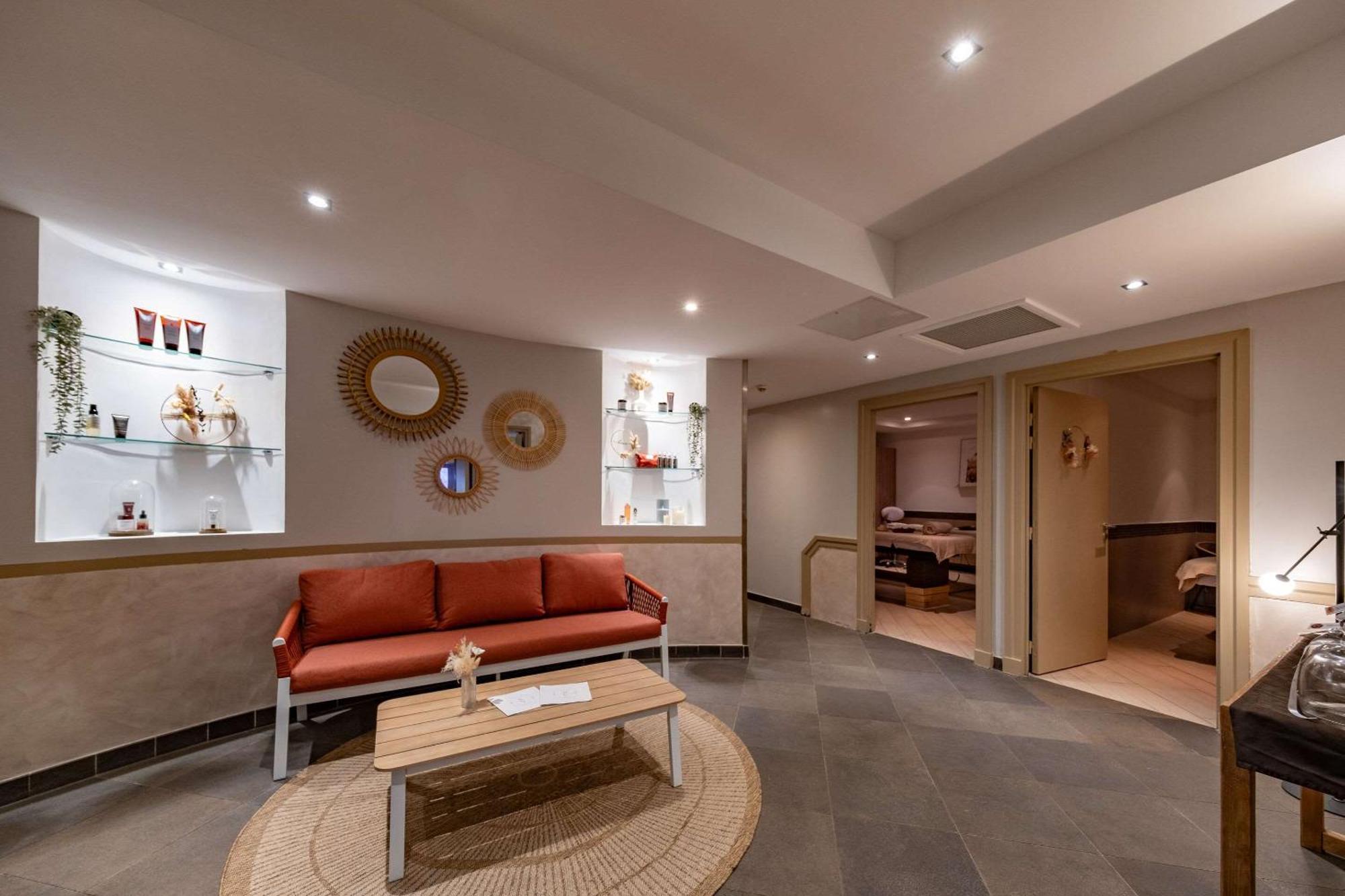 Zenitude Hotel La Valadiere, Ascend Hotel Collection Juvignac Bagian luar foto
