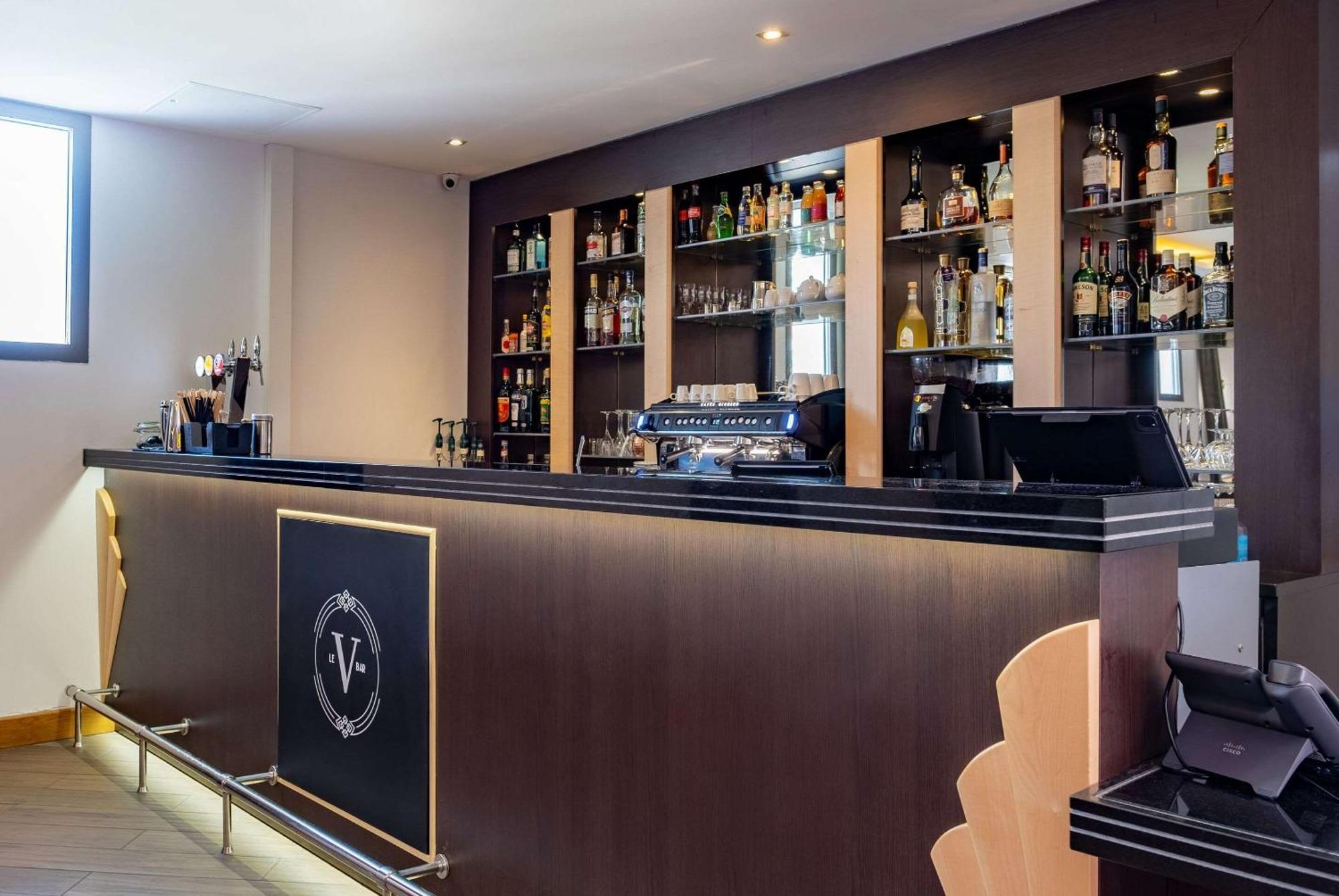 Zenitude Hotel La Valadiere, Ascend Hotel Collection Juvignac Bagian luar foto