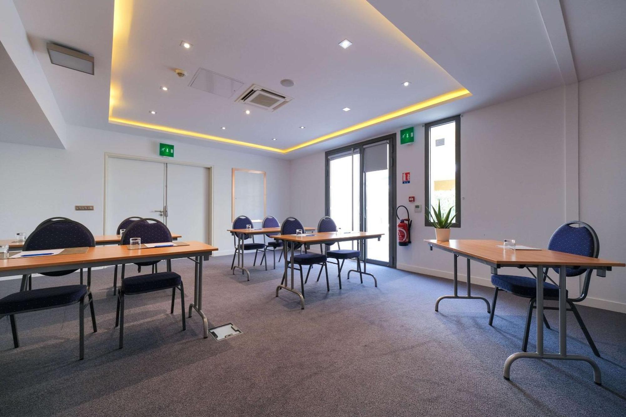 Zenitude Hotel La Valadiere, Ascend Hotel Collection Juvignac Bagian luar foto