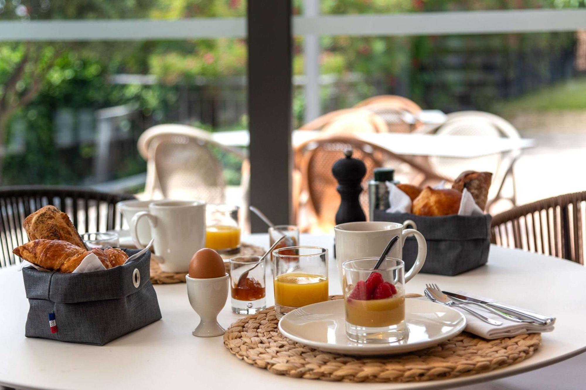 Zenitude Hotel La Valadiere, Ascend Hotel Collection Juvignac Bagian luar foto