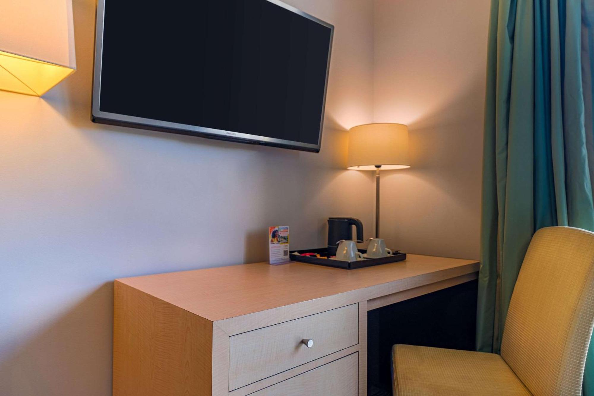Zenitude Hotel La Valadiere, Ascend Hotel Collection Juvignac Bagian luar foto