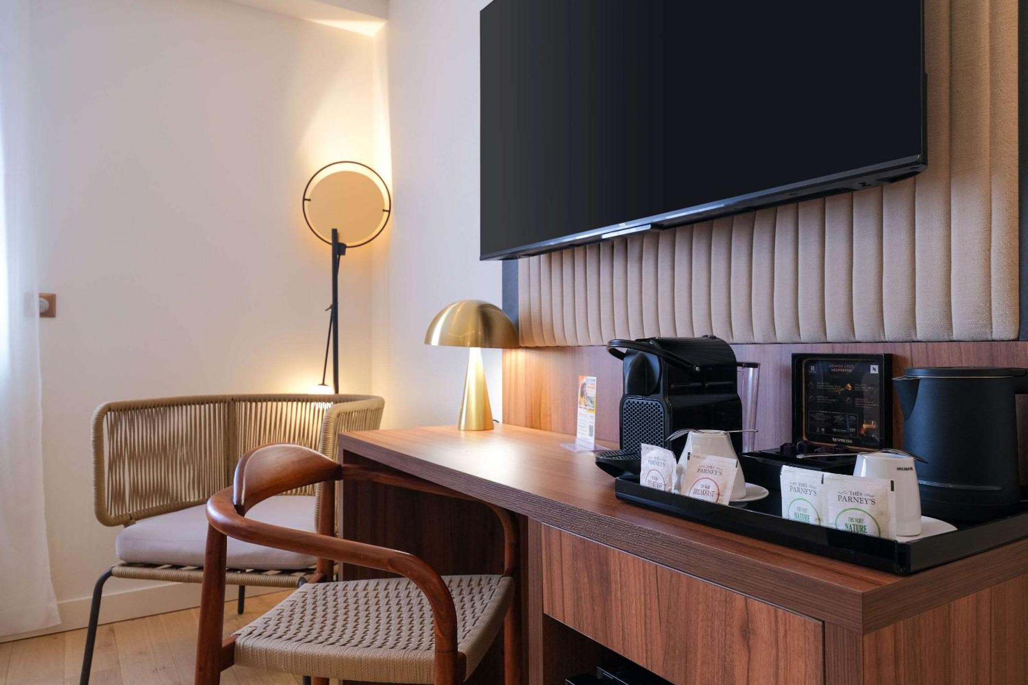 Zenitude Hotel La Valadiere, Ascend Hotel Collection Juvignac Bagian luar foto