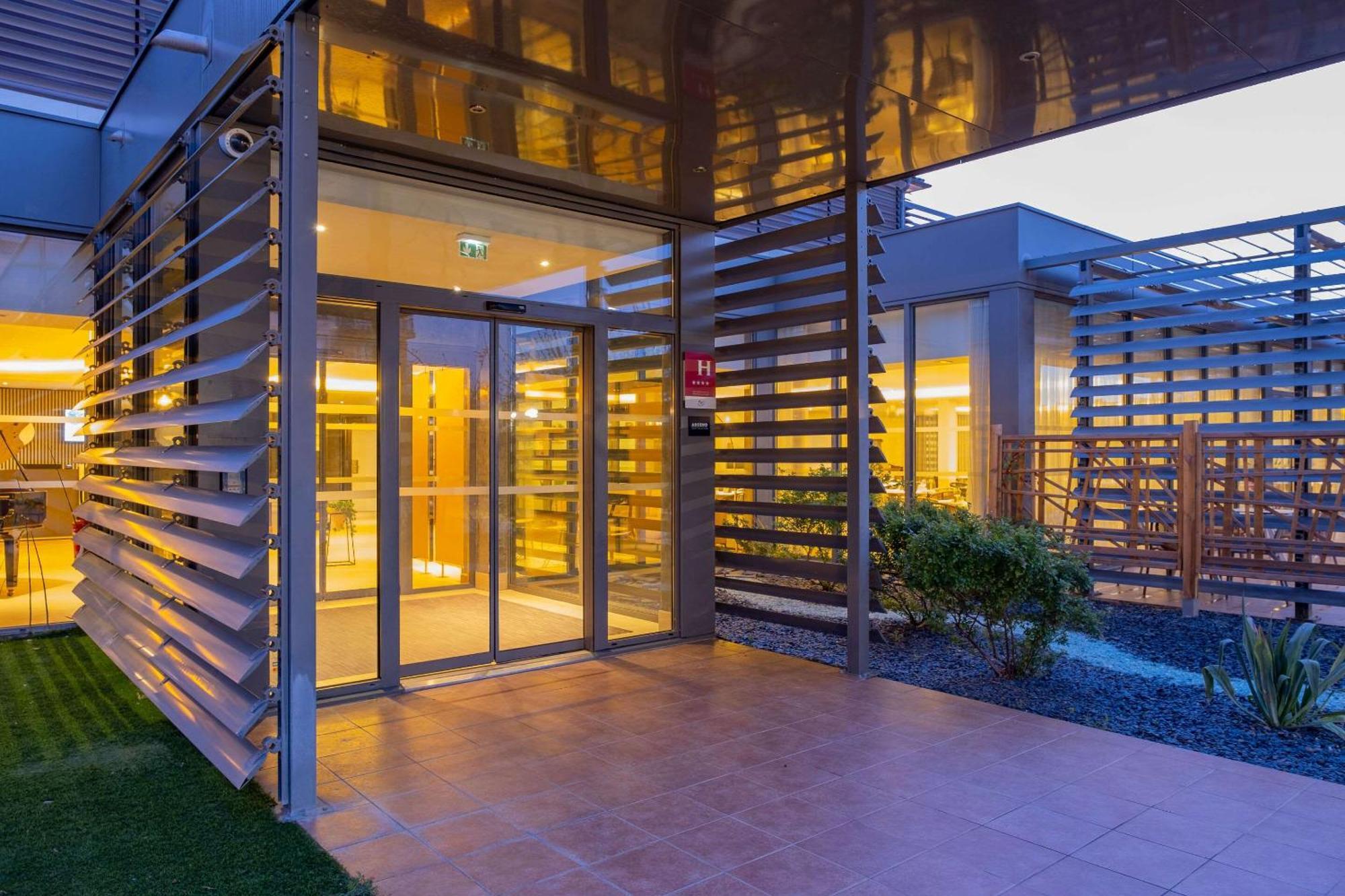Zenitude Hotel La Valadiere, Ascend Hotel Collection Juvignac Bagian luar foto