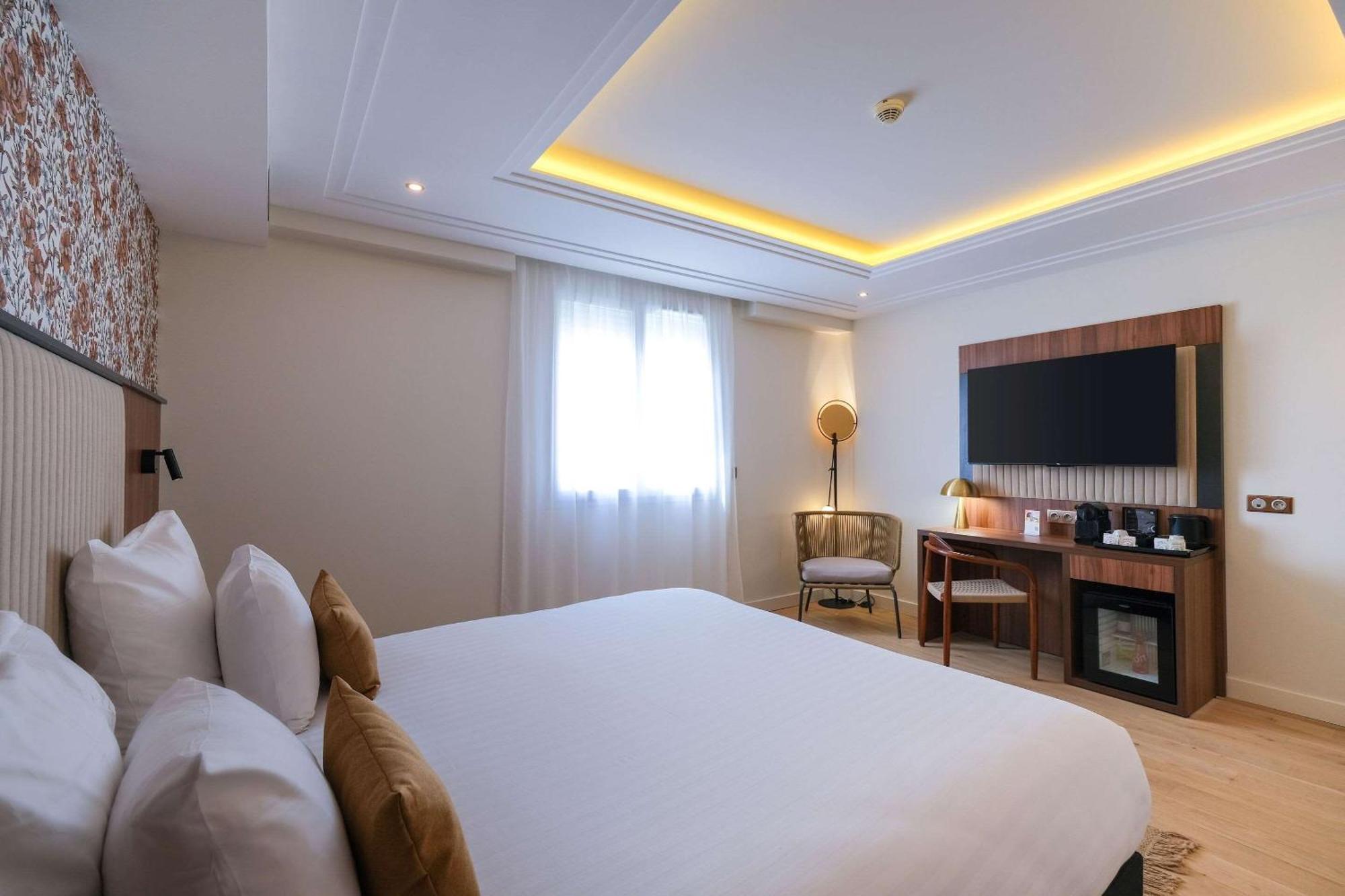 Zenitude Hotel La Valadiere, Ascend Hotel Collection Juvignac Bagian luar foto
