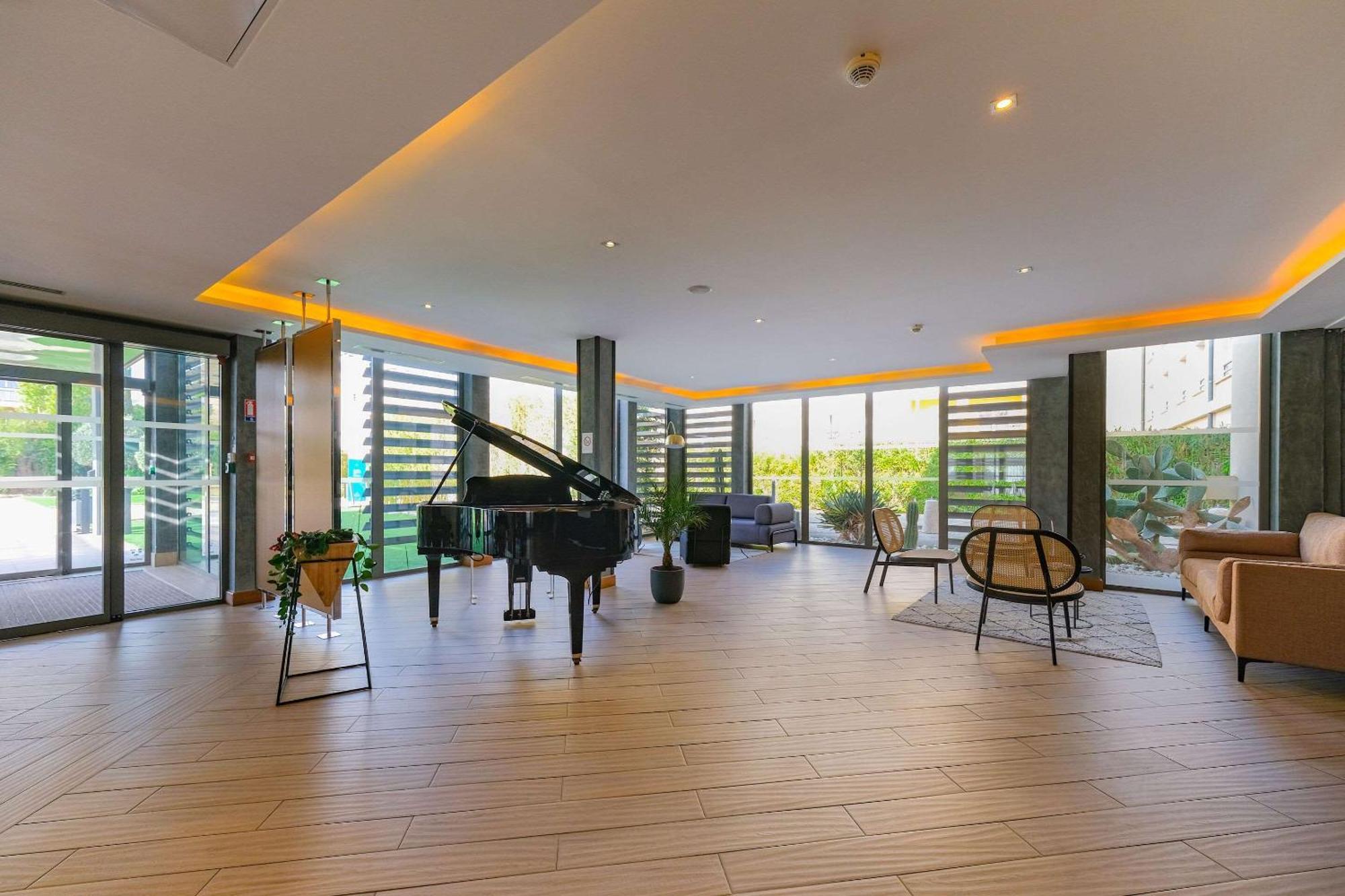 Zenitude Hotel La Valadiere, Ascend Hotel Collection Juvignac Bagian luar foto