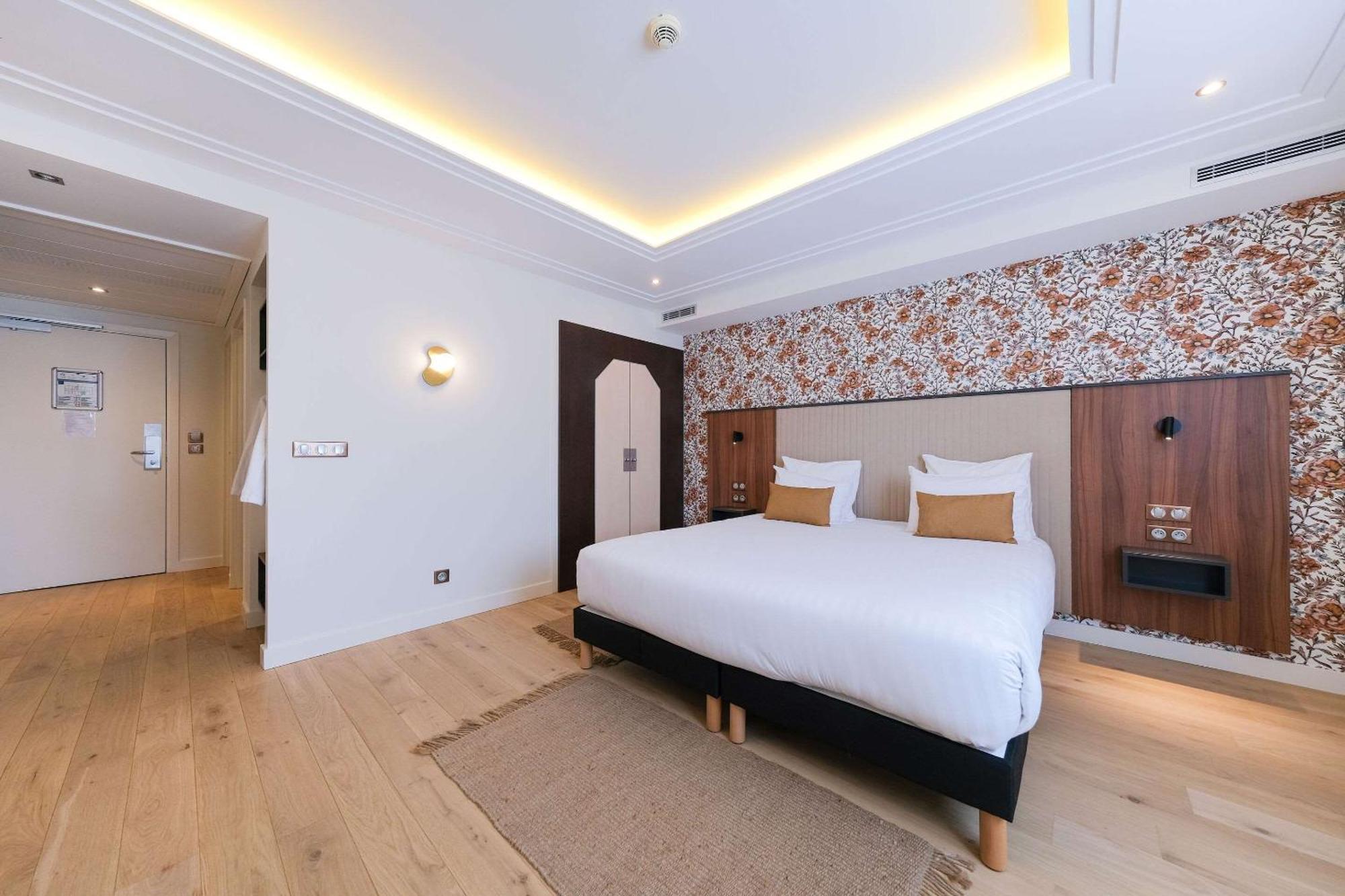 Zenitude Hotel La Valadiere, Ascend Hotel Collection Juvignac Bagian luar foto