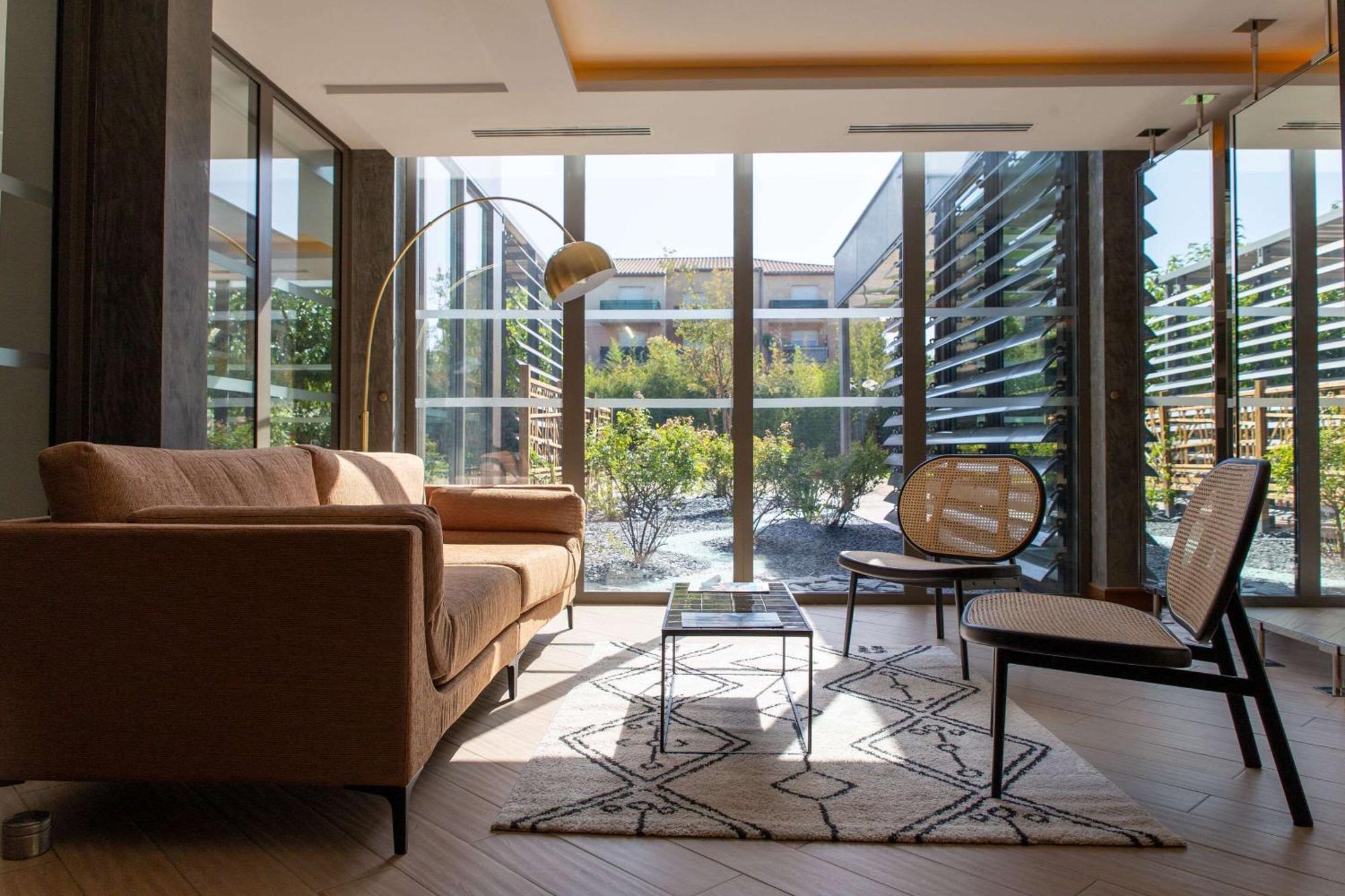 Zenitude Hotel La Valadiere, Ascend Hotel Collection Juvignac Bagian luar foto